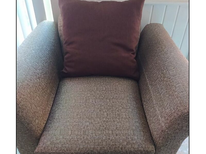 Sillon de tela color marrón México