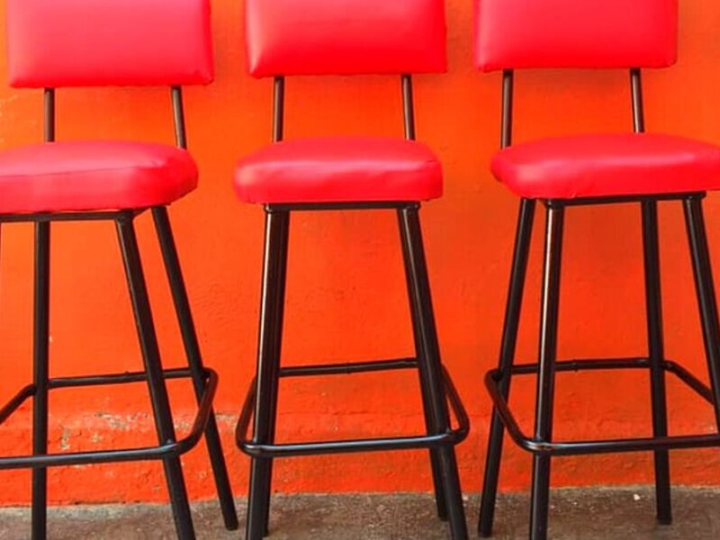 Taburete de curero color rojo México
