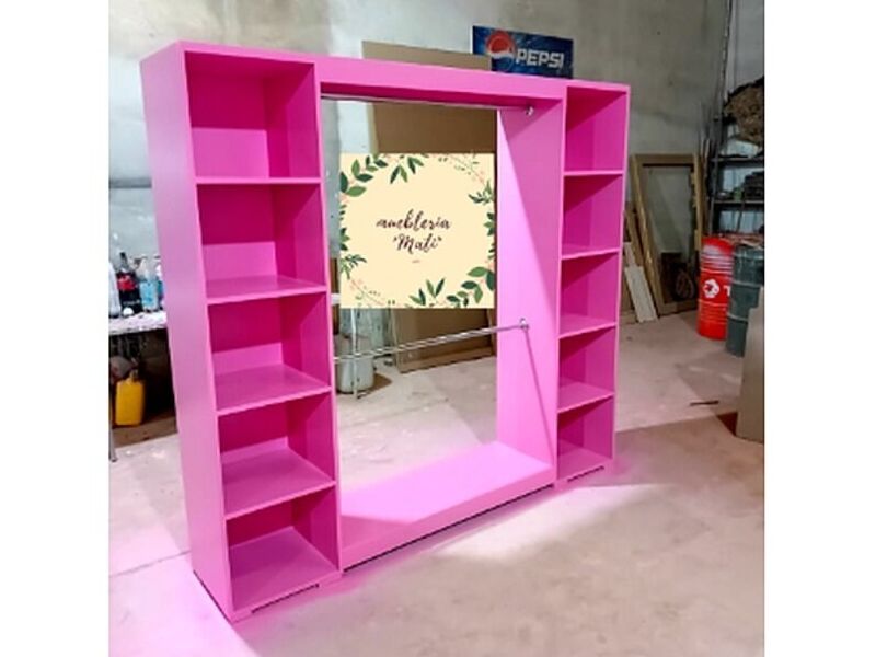 Ropero madera color rosa