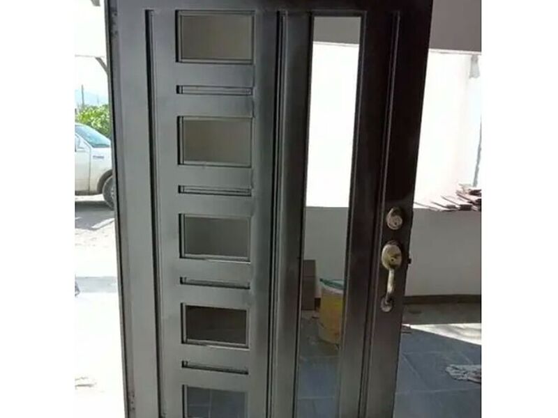 Elaboración de puerta con diseño 