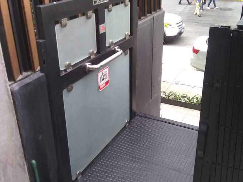 Media Cabina con Cristal en México