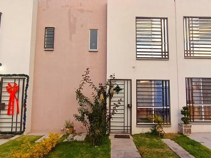 SE VENDE CASA EN LA ESTANCIA