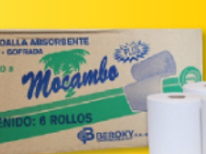toalla en rollo en blanco
