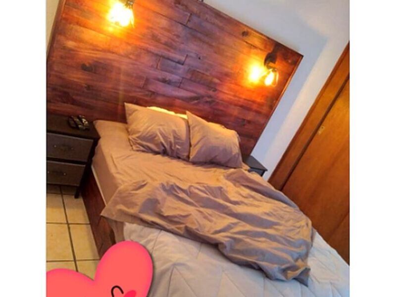 Cama con luces en cabecera Mexico