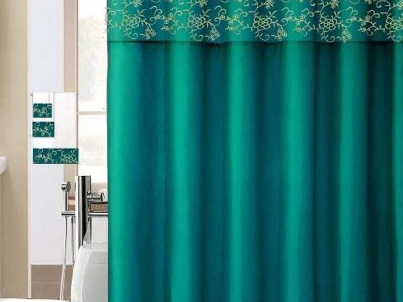 Cortina celeste de baño