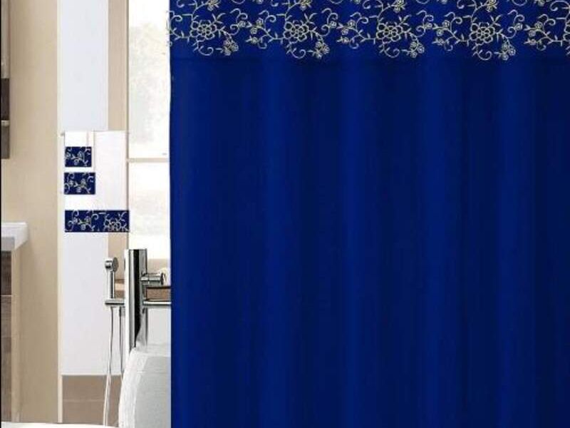 Cortina azul de baño