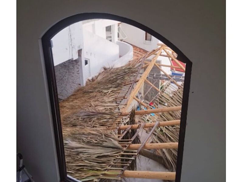 Ventana punta ovalada de madera México