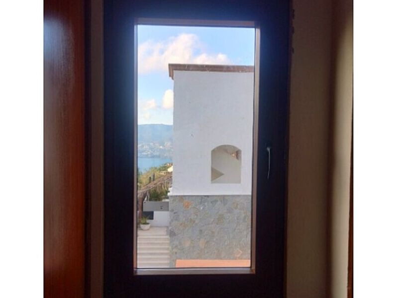 Ventana para baño de madera México