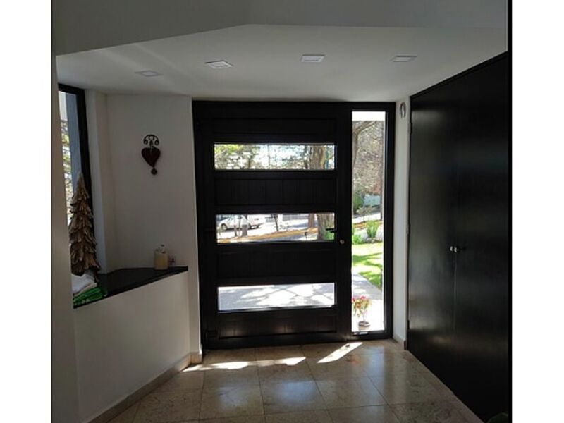 Puerta con espacios de vidrio México