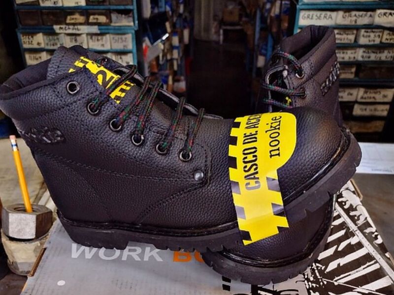 Botas cuero negro México