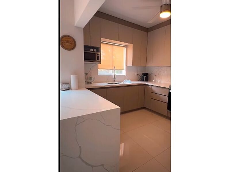 COCINA CON CUBIERTA EN CUARZO CALACATTA MX