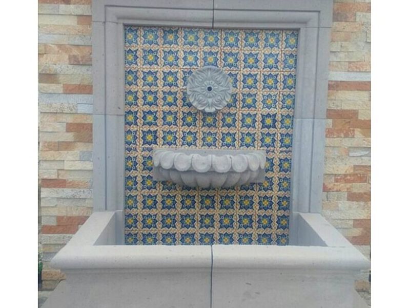 Media fuente de cantera gris México