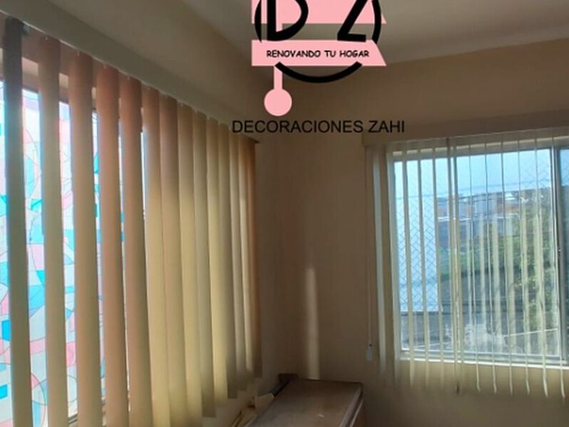 Cortina vertical beige ojo de agua
