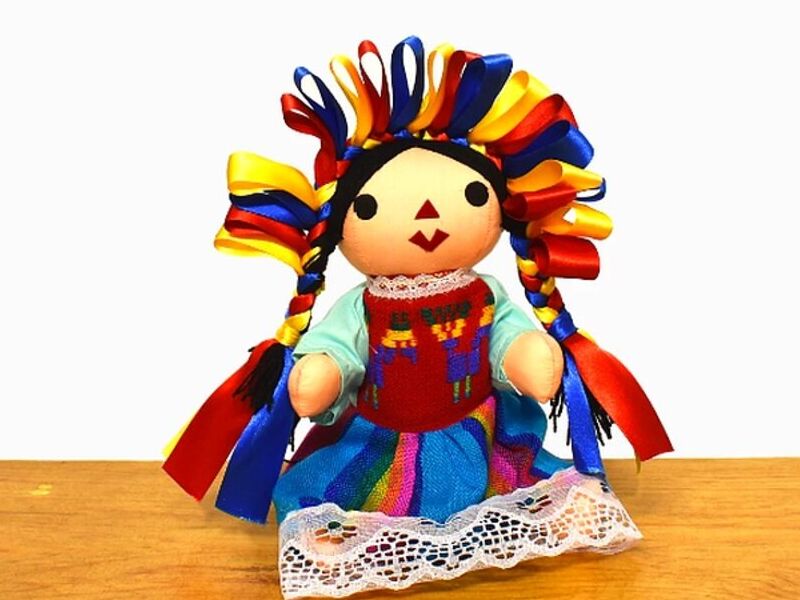 Muñeca tradicional mediana