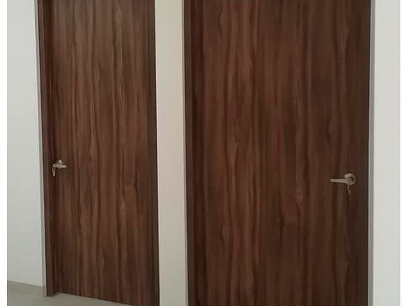 Puerta doble de madera 