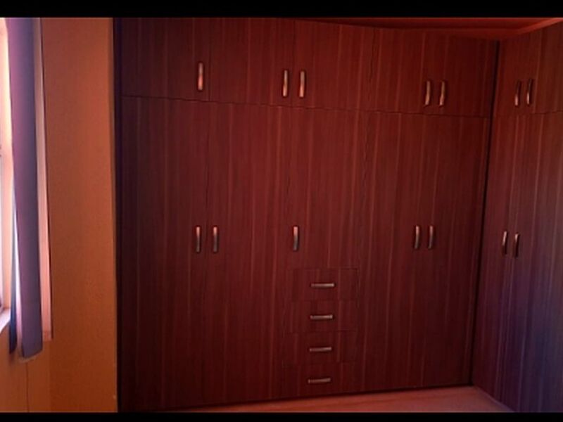Closet 4 puertas madera roja Mexico