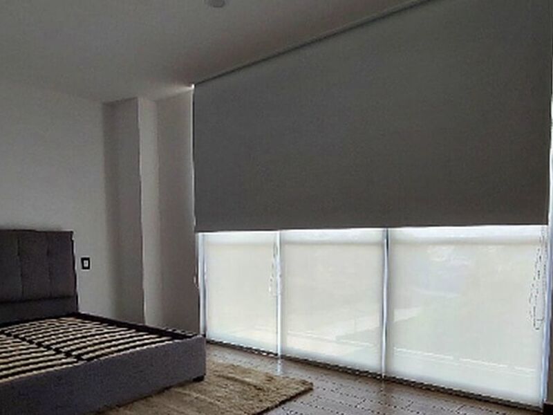 Cortina enrollable gris Tulancingo