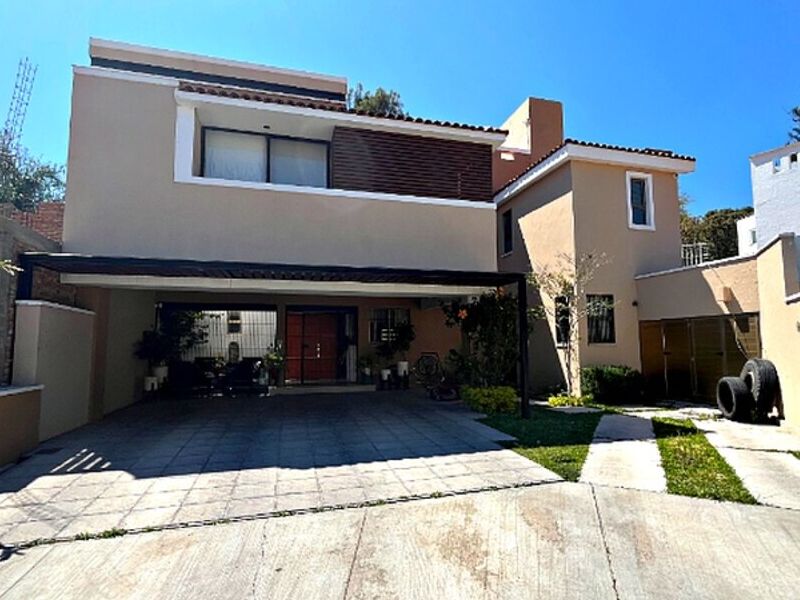 RESIDENCIA EN VENTA , UBICADA EN COTO 3