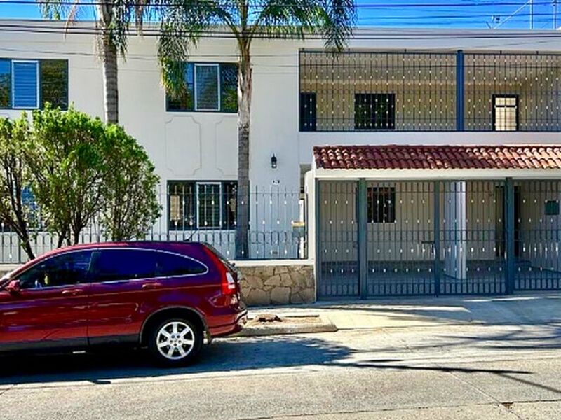 CASA EN RENTA EN LA MONUMENTAL