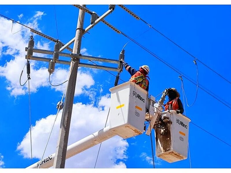 MANTENIMIENTO DE POSTES ELECTRICOS GUADALUPE