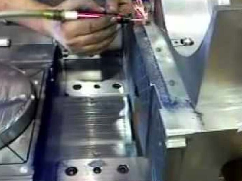 Ajuste de moldes de inyección de plástico