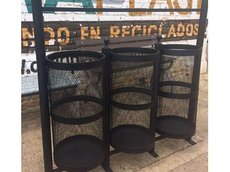 Basurero metalico