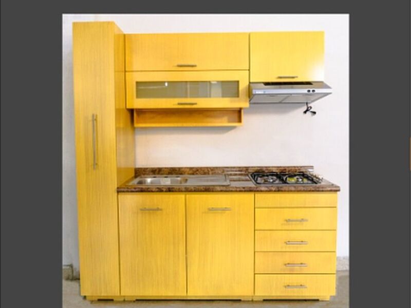 Cocina muebles amarillos modelo Tuirín