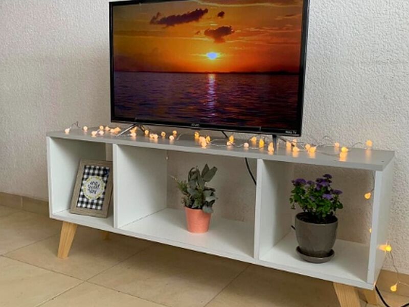 Soporte televisión madera blanco con gris