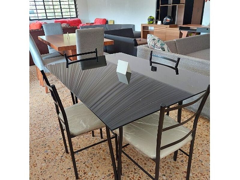 Mesa gris 4 sillas 