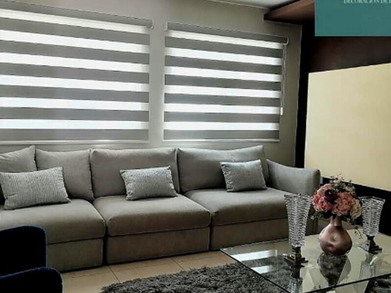Cortina zebra tono blanco material PVC 
