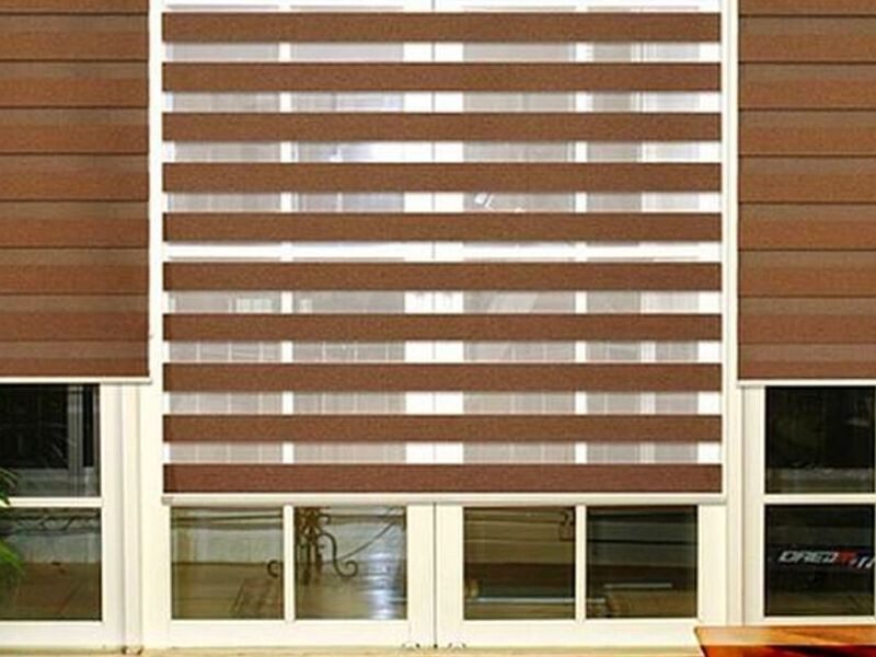 Cortina zebra tono marrón material PVC