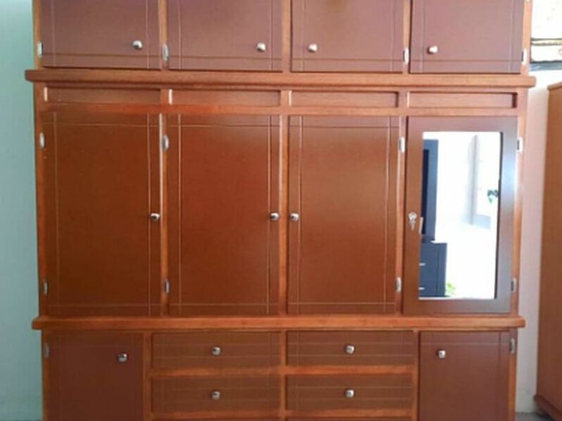 Closet madera marrón