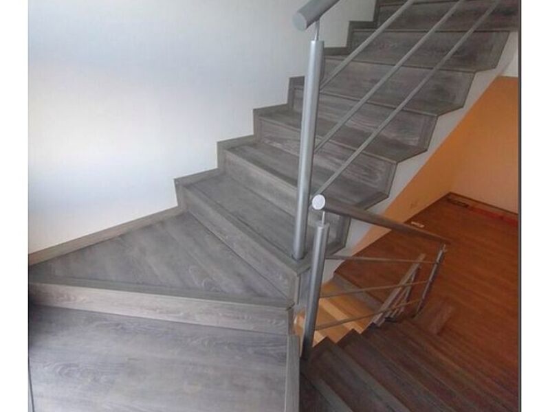 Escalera piso laminado México