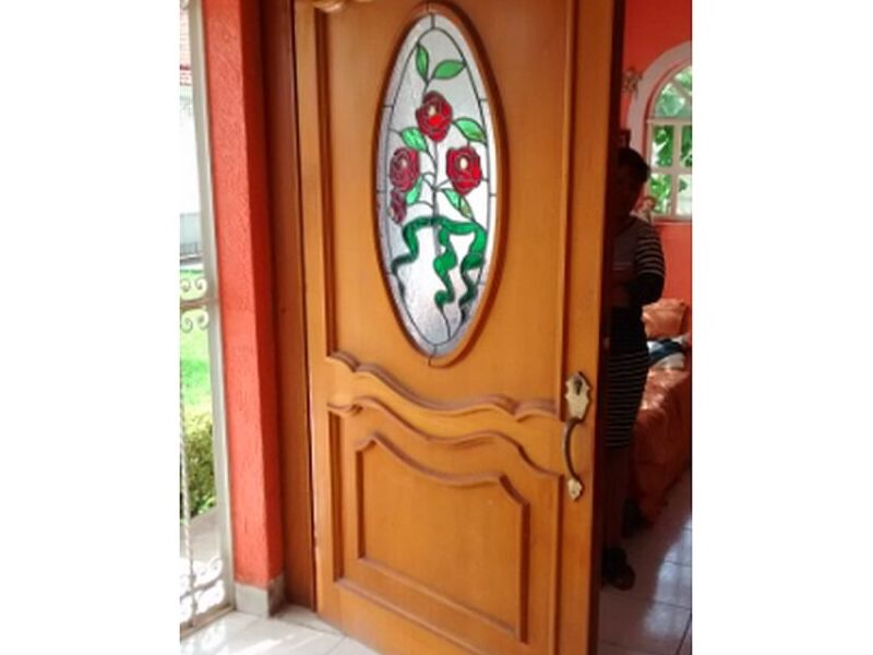 Puerta tono natural madera
