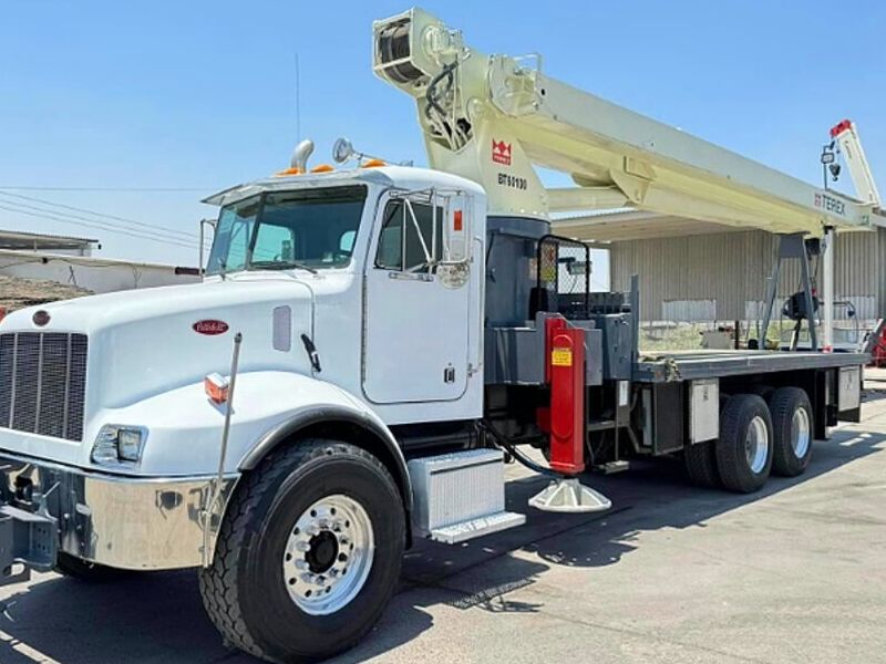 Grúa titan peterbilt 2005