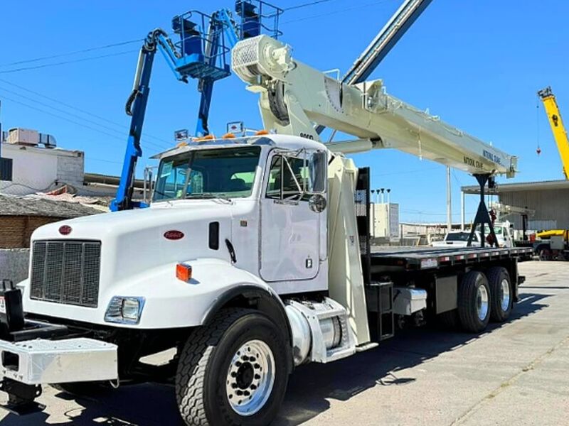 Grúa titan peterbilt 2004