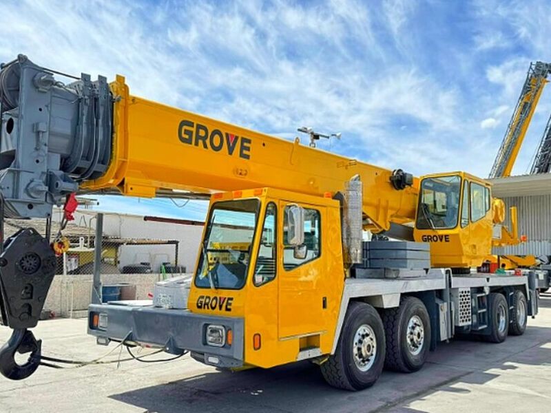 Grúa grove tms700E sobre camión 2001