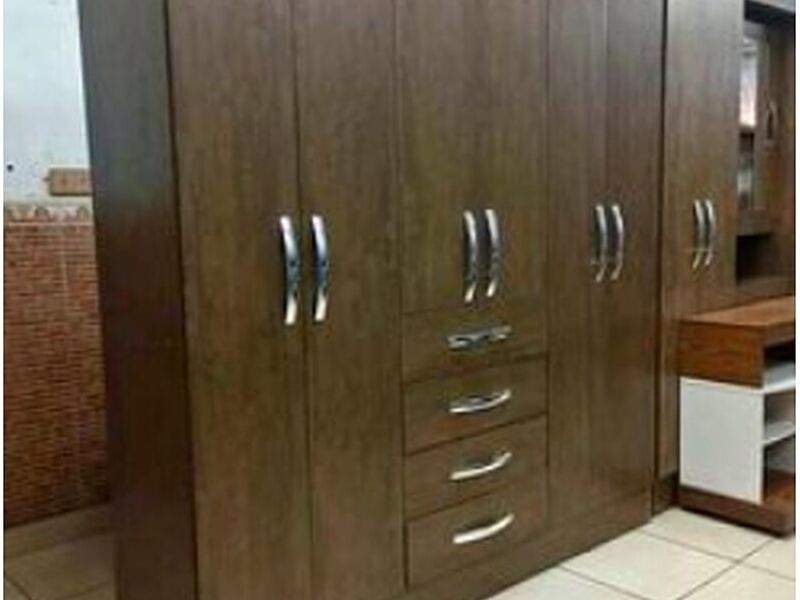 Closet marrón madera