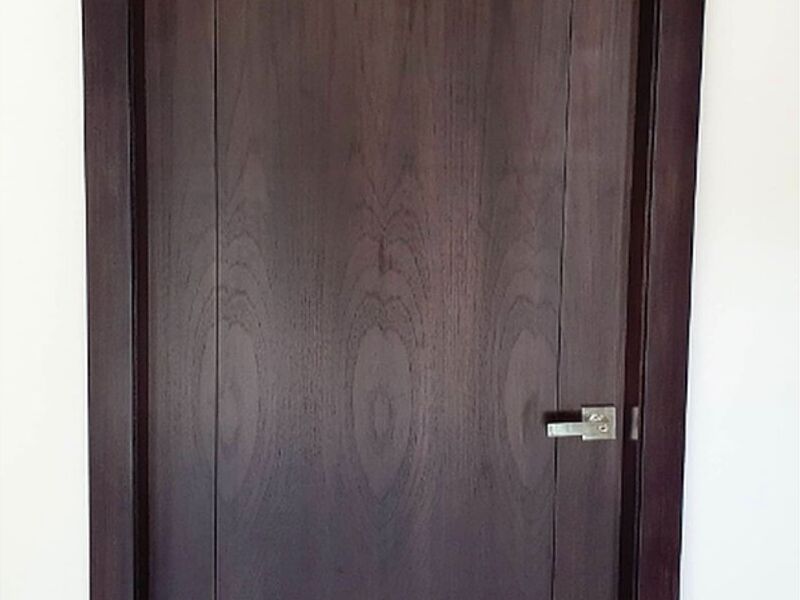 Puerta madera sólida negro 