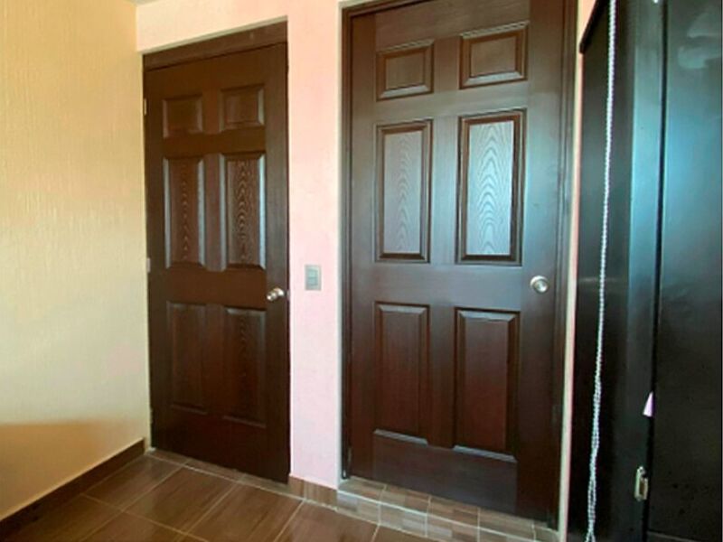 Puerta de 6 cuadros madera chocolate