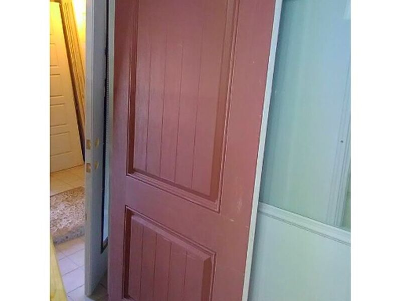 Puerta marrón madera