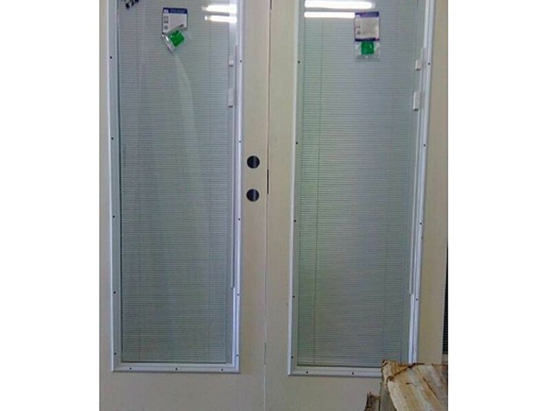Puerta bodega blanco madera vidrio laminado
