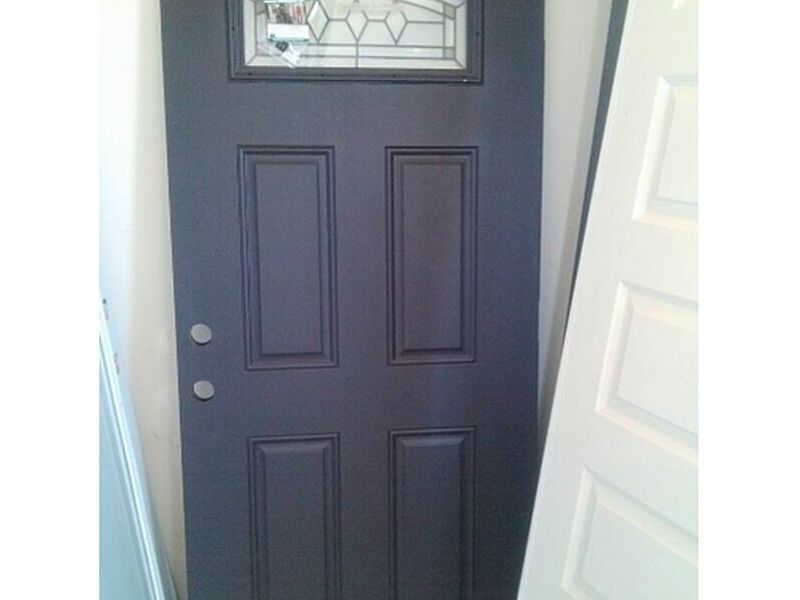 Puerta madera sólida tono negro vidrio México