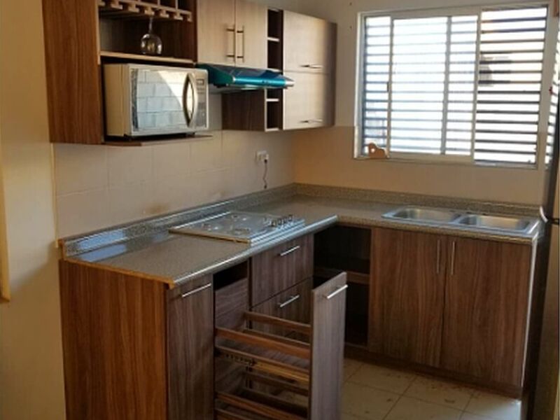 Muebles madera tono marrón cocina