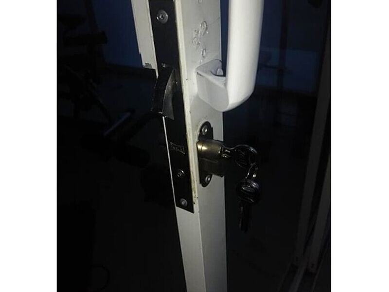 cerradura para perfil angosto