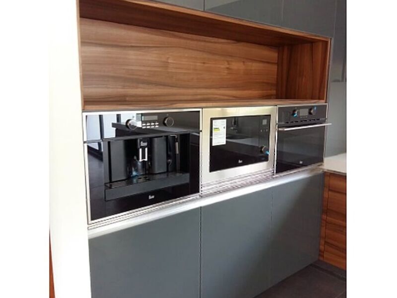 Mueble gris con madera chocolate cocina