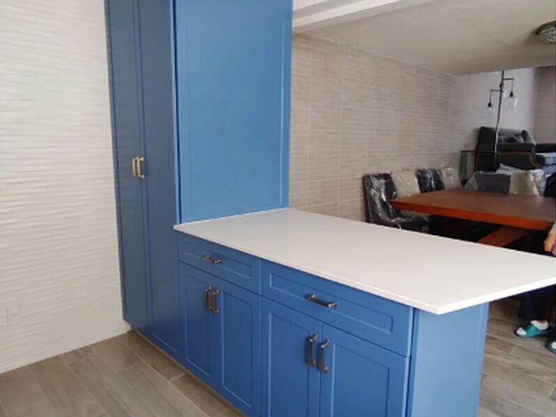 Mueble madera celeste mesón madera blanco