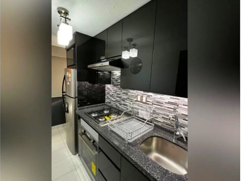 Muebles vinil negro mesón granito gris 