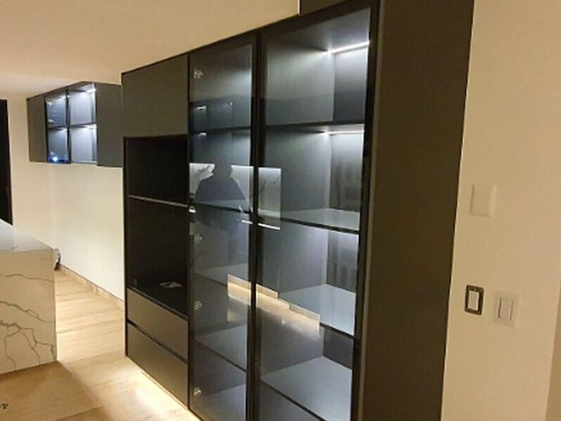 Repisas madera negro cocina