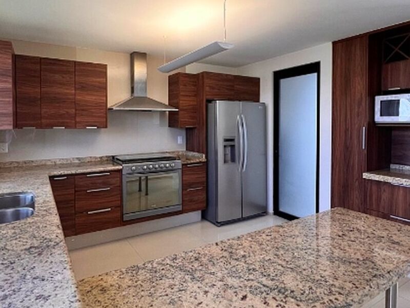 Muebles madera chocolate mesón granito 